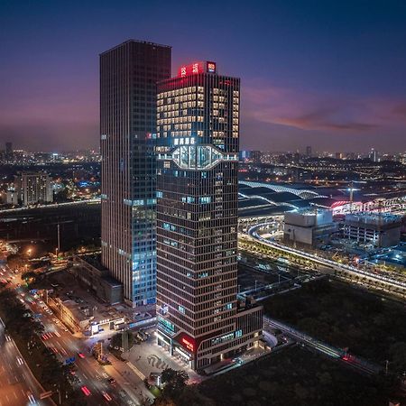 Hotel Radisson Red Guangzhou South Railway Station Exterior foto