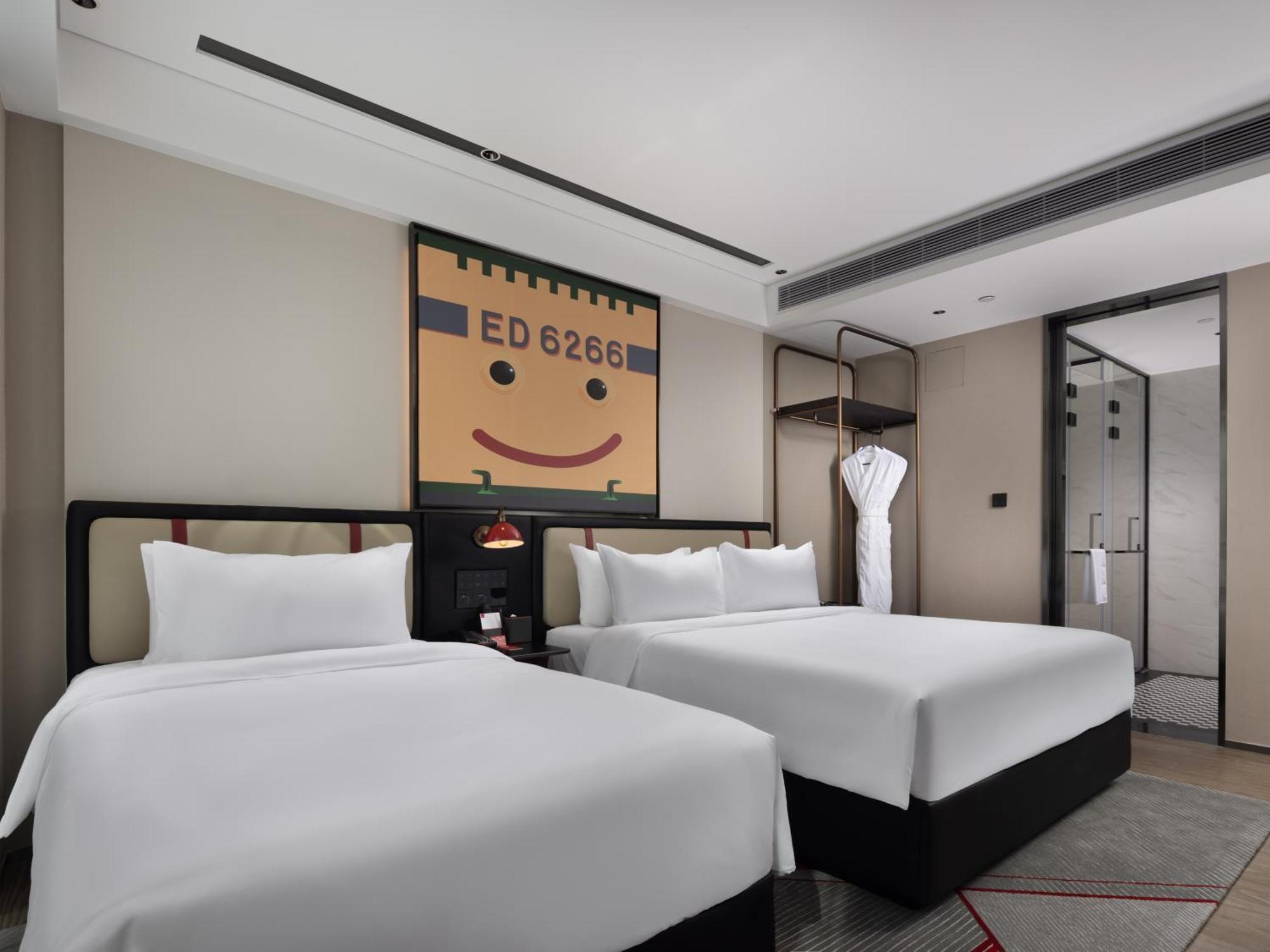 Hotel Radisson Red Guangzhou South Railway Station Exterior foto